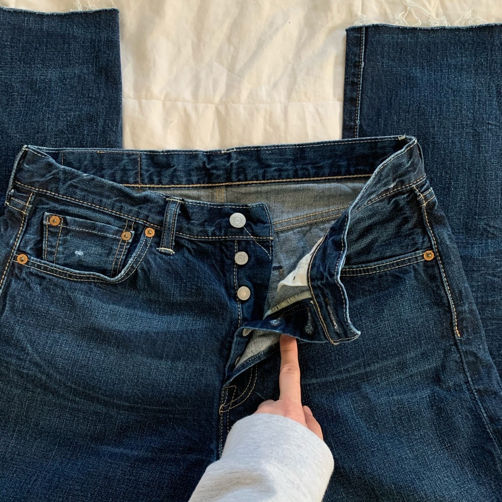 501 levis jeans. Original no stretch